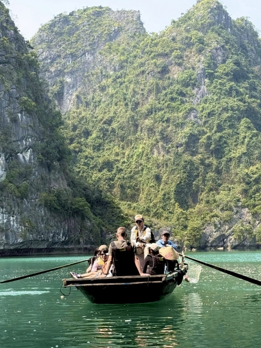 Lan Ha Bay Day Cruise (Less tourist)